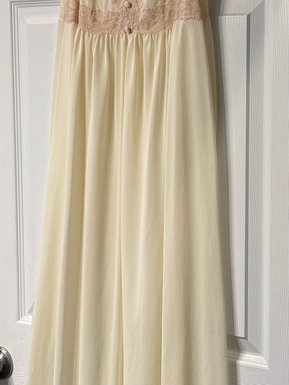 Vintage Cream Long-Sleeve gown and robe combo with Blush Lace Trim - Picture 2 of 4